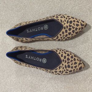 Rothys Leopard point